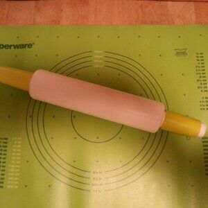 NWOT Tupperware Pastry Sheet and Rolling Pin